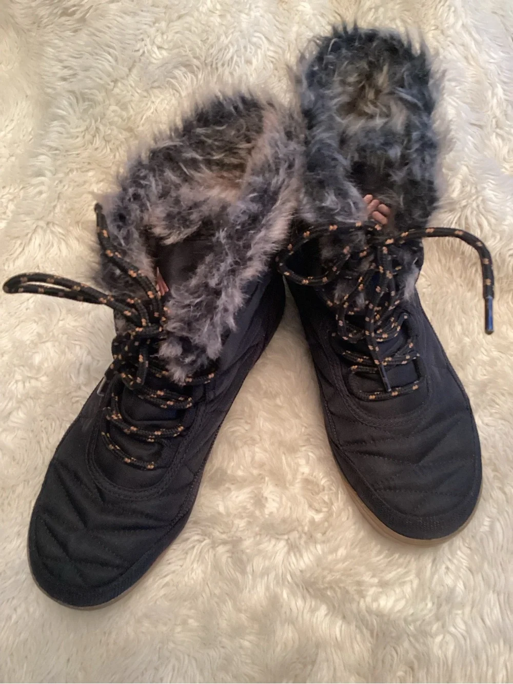 Columbia minx shorty Women's Black Winter Boots size 8